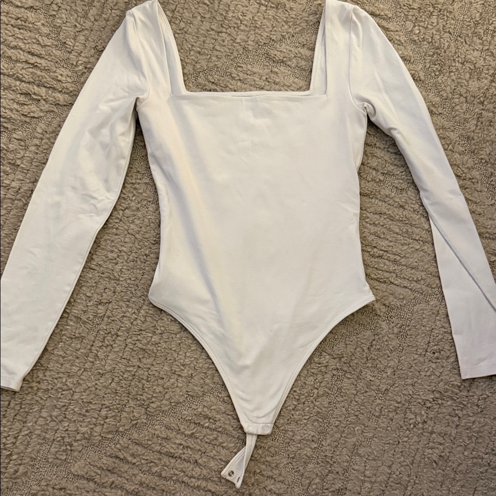 Aritzia Babaton Contour White Long Sleeve Bodysuit